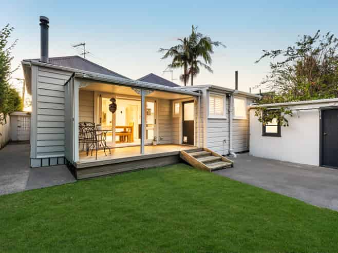 16 Kiwi Road, Devonport