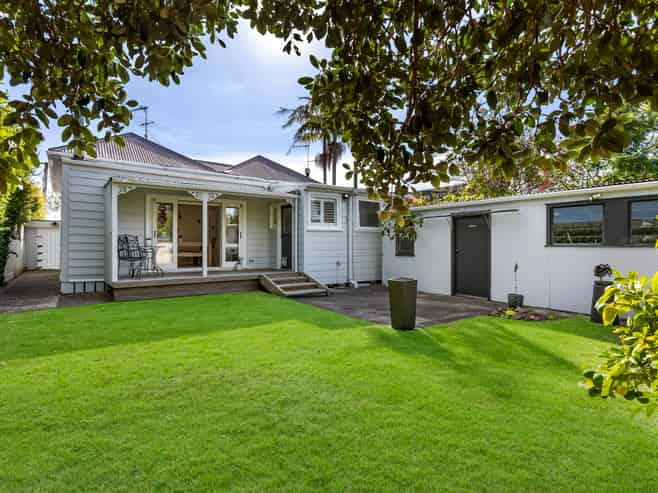 16 Kiwi Road, Devonport
