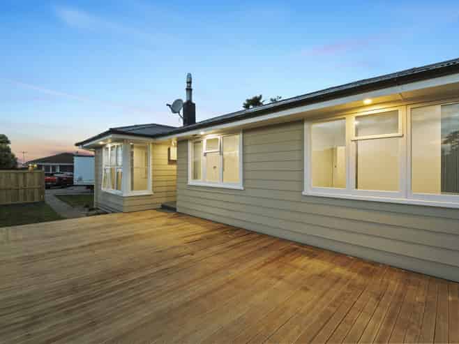 17 Gill Crescent, Redwoodtown