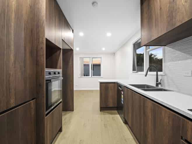 17 Gill Crescent, Redwoodtown