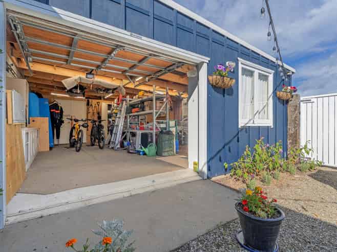 Town centre position with flexible use options