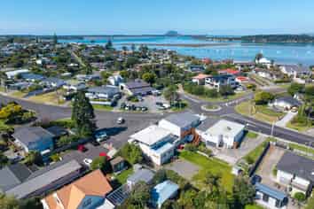 Freehold mixed-use investment