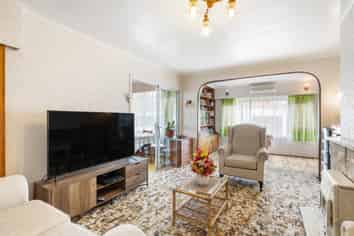 13 Tamatea Avenue, Point England