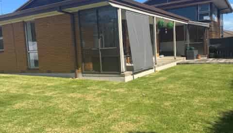 1 Heron Avenue West, Matua