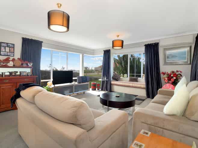 56 Sapphire Drive, Hairini