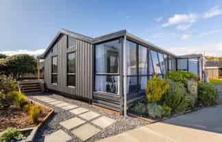 20 Olive Terrace, PARAPARAUMU BEACH