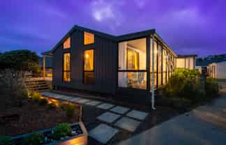 20 Olive Terrace, PARAPARAUMU BEACH