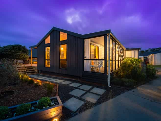 20 Olive Terrace, PARAPARAUMU BEACH