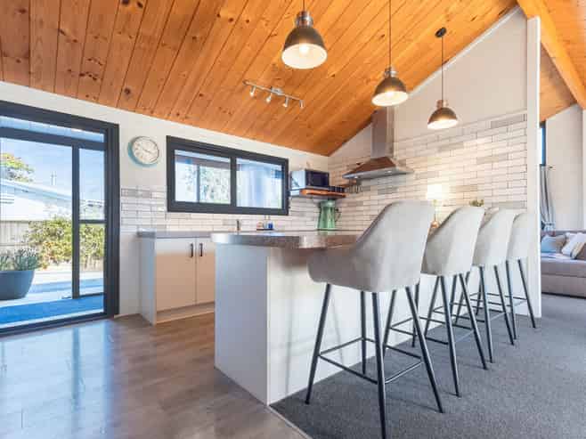 20 Olive Terrace, PARAPARAUMU BEACH