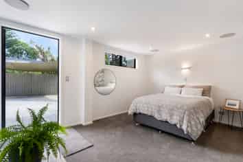 4/4 Webber Street, Westmere