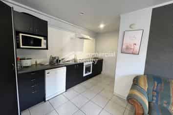 160M2 Unit | Vacant Possession