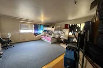 160M2 Unit | Vacant Possession