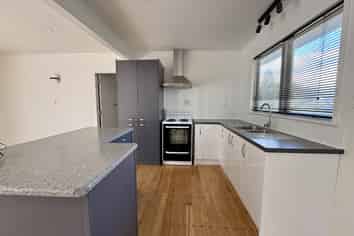 98 Grandvue Road, Kawaha Point