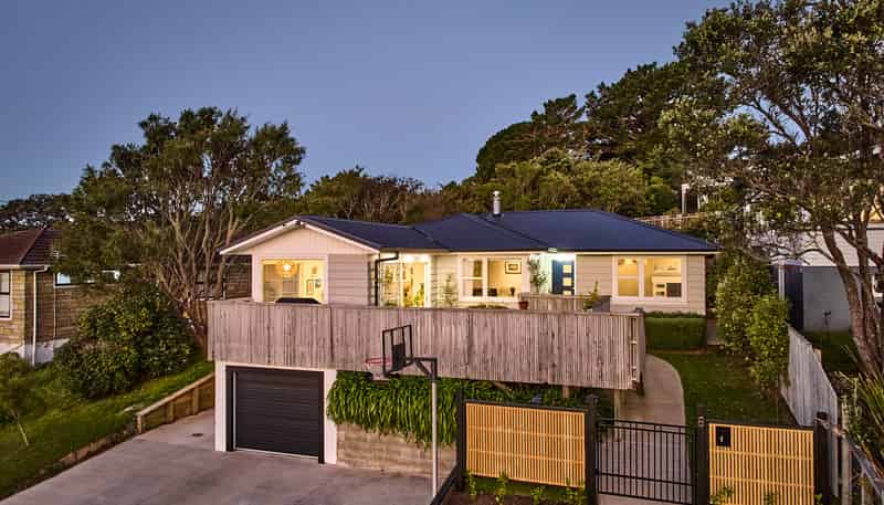 8 Beazley Avenue, Paparangi