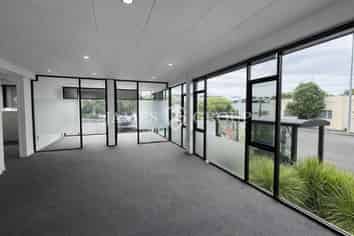 HIGH PROFILE EPSOM OFFICE WITH 5 CONSULTING ROOMS