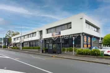 HIGH PROFILE EPSOM OFFICE WITH 5 CONSULTING ROOMS