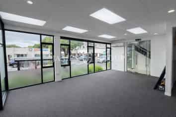 HIGH PROFILE EPSOM OFFICE WITH 5 CONSULTING ROOMS