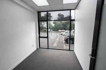 HIGH PROFILE EPSOM OFFICE WITH 5 CONSULTING ROOMS