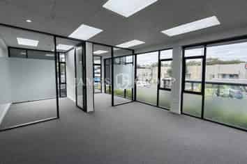HIGH PROFILE EPSOM OFFICE WITH 5 CONSULTING ROOMS