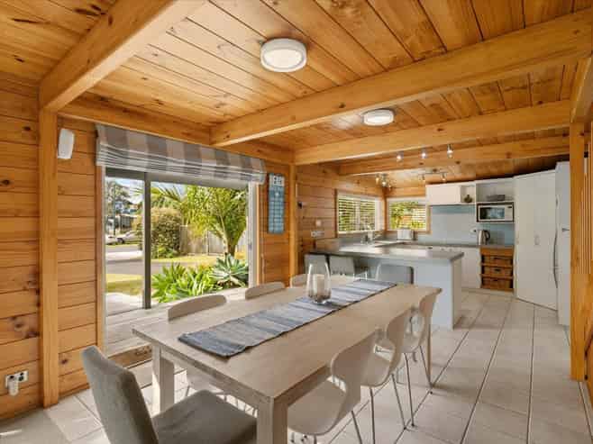 80 Bowentown Boulevard, Bowentown