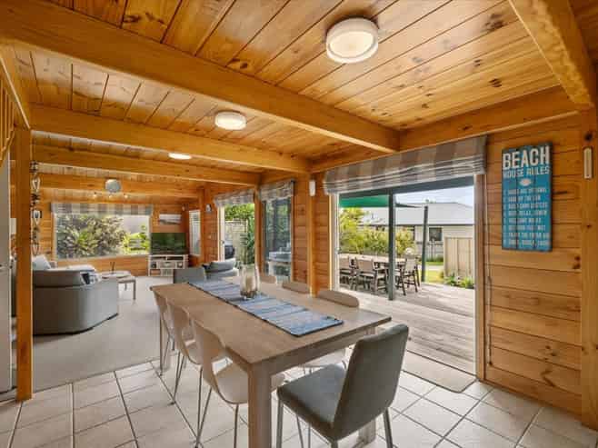 80 Bowentown Boulevard, Bowentown