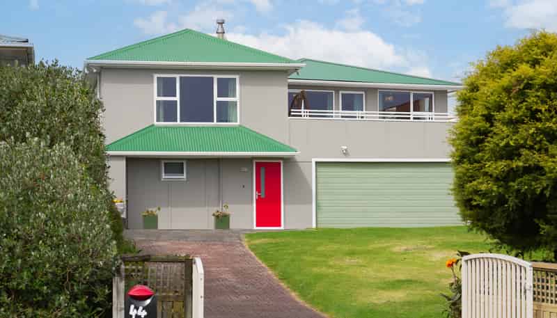 44 Gray Avenue, Paraparaumu Beach