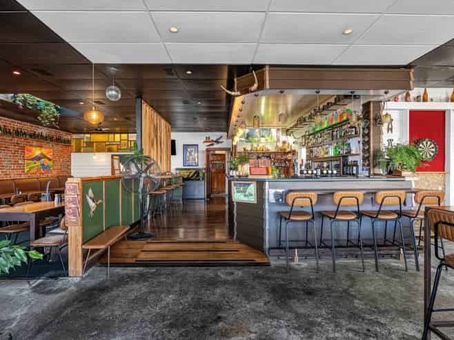 Hot Fridays Bar & Eatery