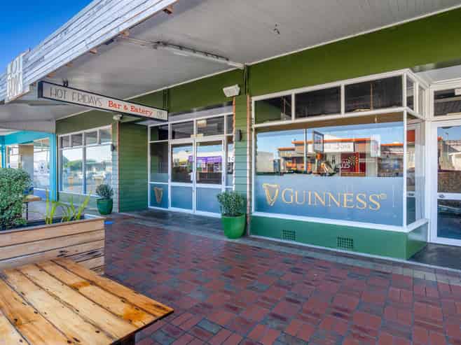 Hot Fridays Bar & Eatery