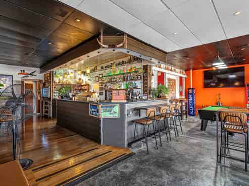 Hot Fridays Bar & Eatery