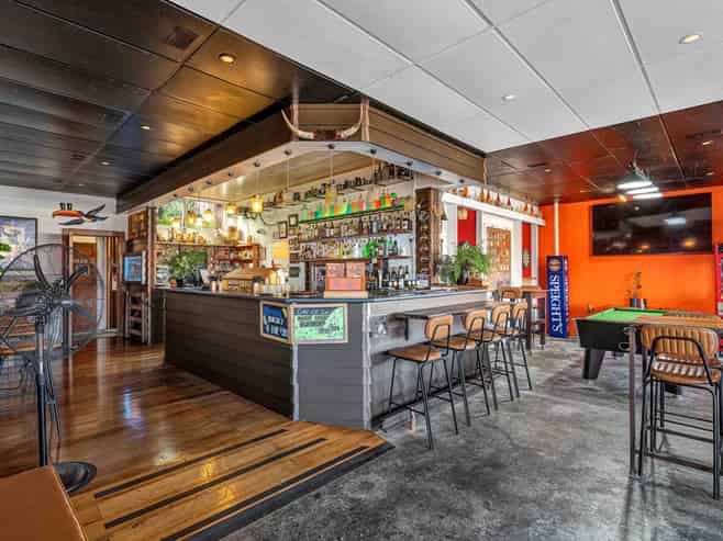 Hot Fridays Bar & Eatery