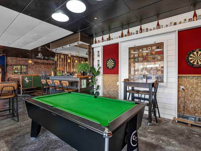 Hot Fridays Bar & Eatery