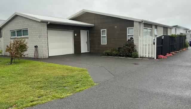 47 St Pauls Drive, Brookfield