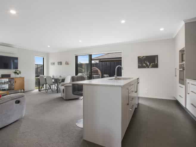 14 Eastbank Drive, Katikati