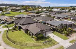 14 Eastbank Drive, Katikati