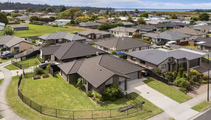 14 Eastbank Drive, Katikati