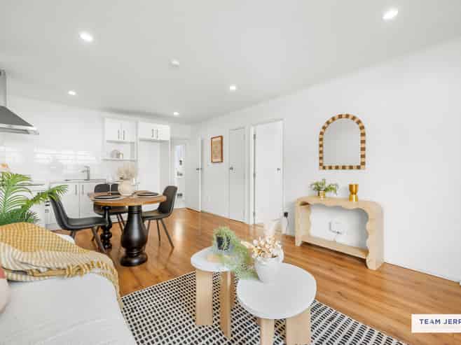 2/14 Campbell Road, Royal Oak