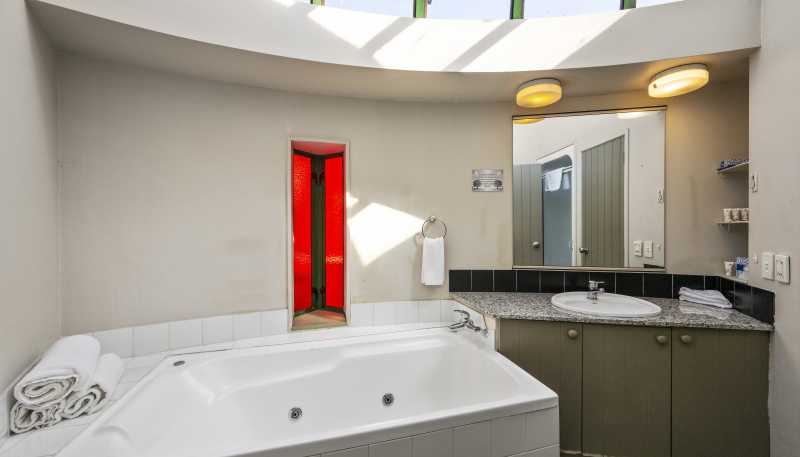 222 Green Lane West, Greenlane