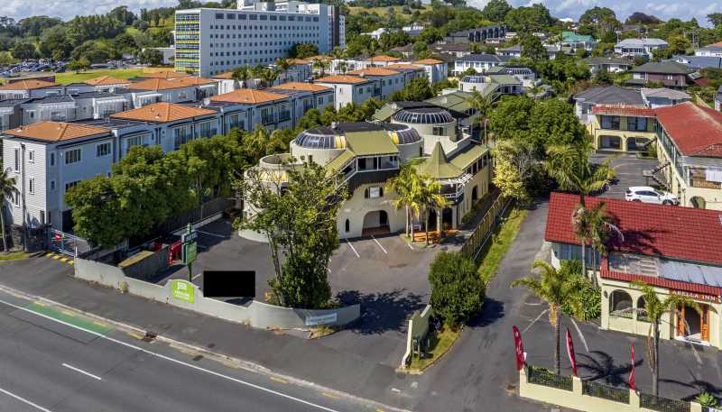 222 Green Lane West, Greenlane