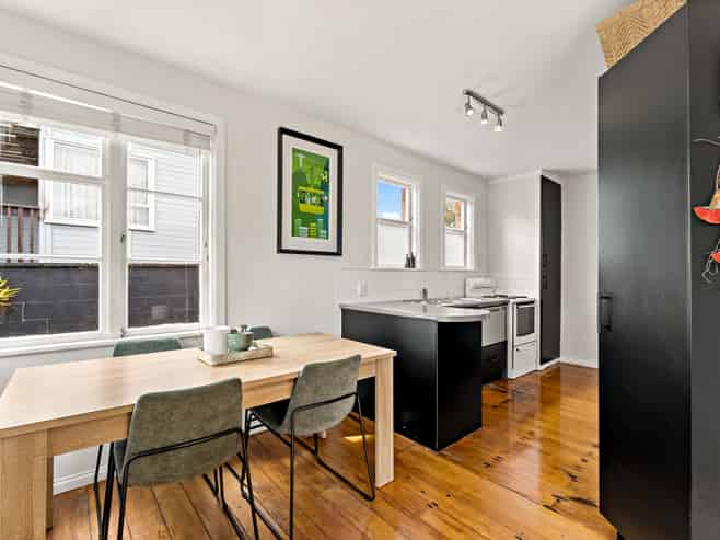 15 Range View Road, Mount Albert