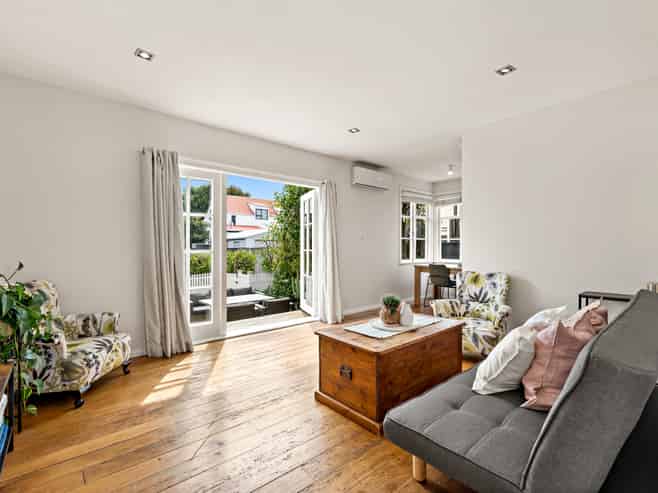 15 Range View Road, Mount Albert