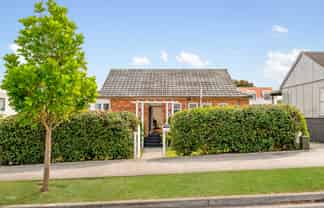 15 Range View Road, Mount Albert