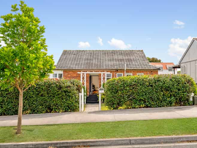 15 Range View Road, Mount Albert