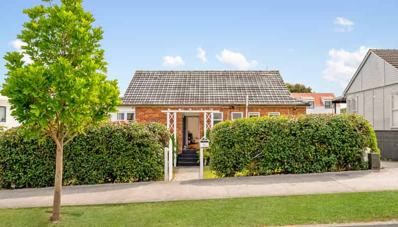 15 Range View Road, Mount Albert