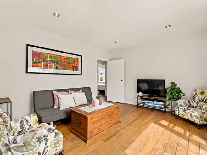 15 Range View Road, Mount Albert