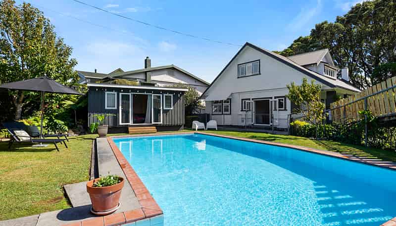 8 Dorset Avenue, Westown