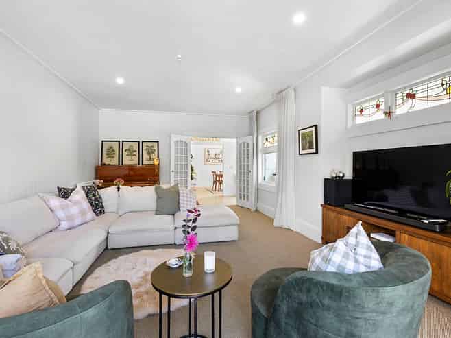 8 Dorset Avenue, Westown