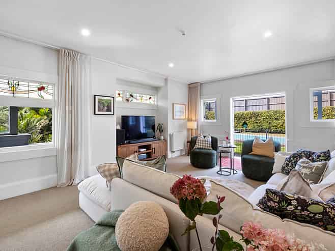 8 Dorset Avenue, Westown