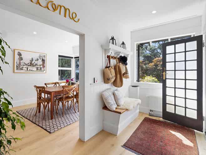 8 Dorset Avenue, Westown