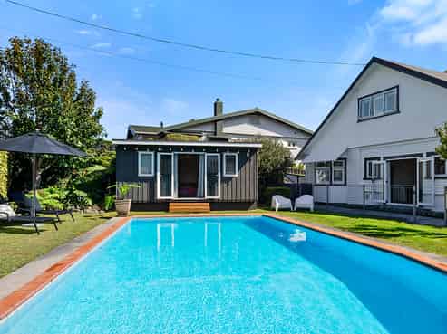 8 Dorset Avenue, Westown