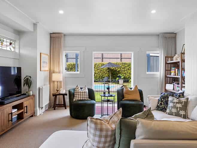 8 Dorset Avenue, Westown